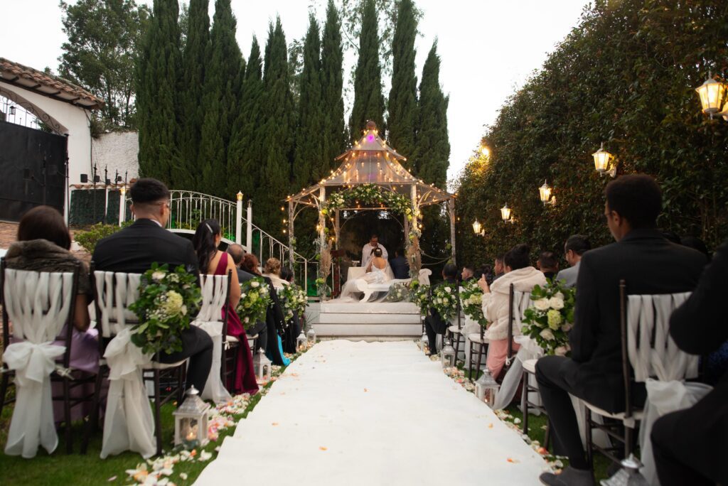 Boda elegante en La Enlomada – eventos Bogotá para parejas